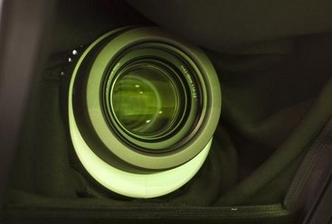 Un obiettivo nascosto di una telecamera aperta